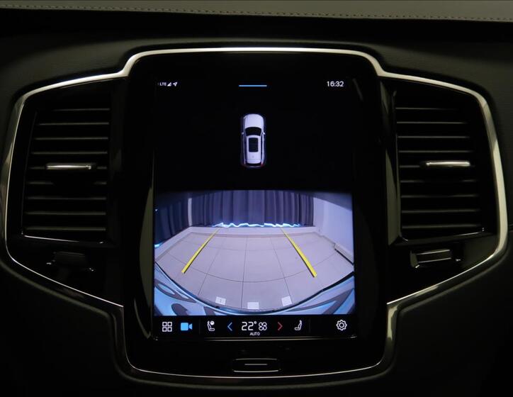 Volvo XC90 28