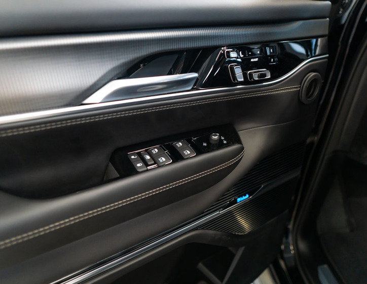 Jeep Grand Wagoneer 18