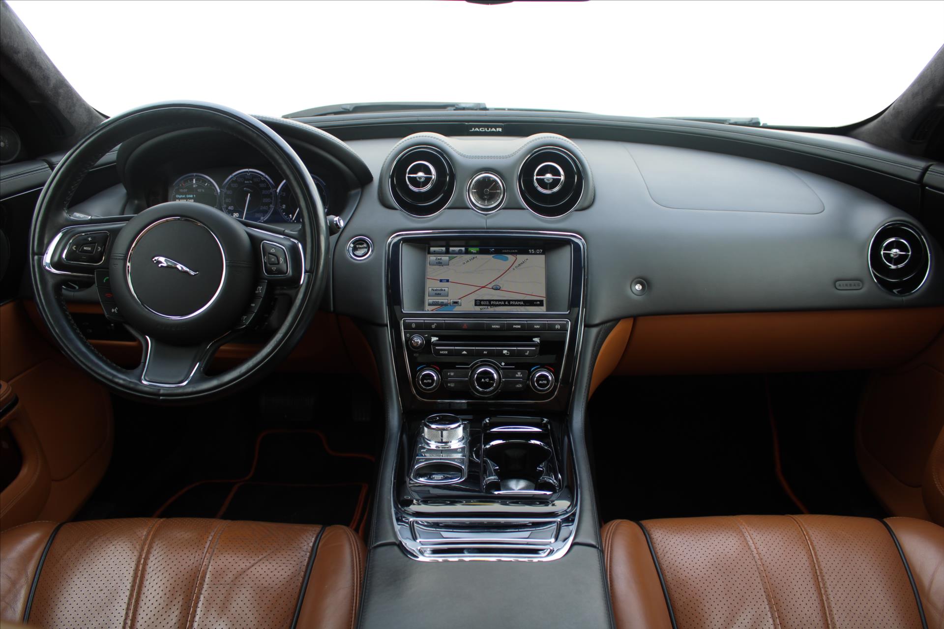 Jaguar XJ