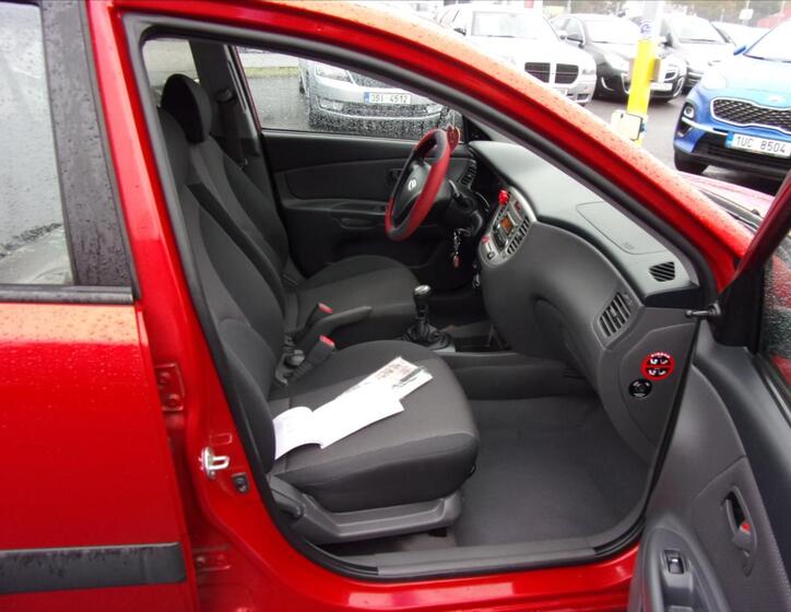 KIA Rio 8