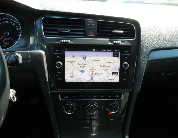 Volkswagen Golf 71