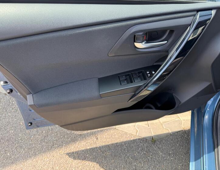 Toyota Auris 19