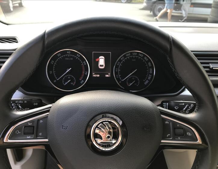 Škoda Superb 14