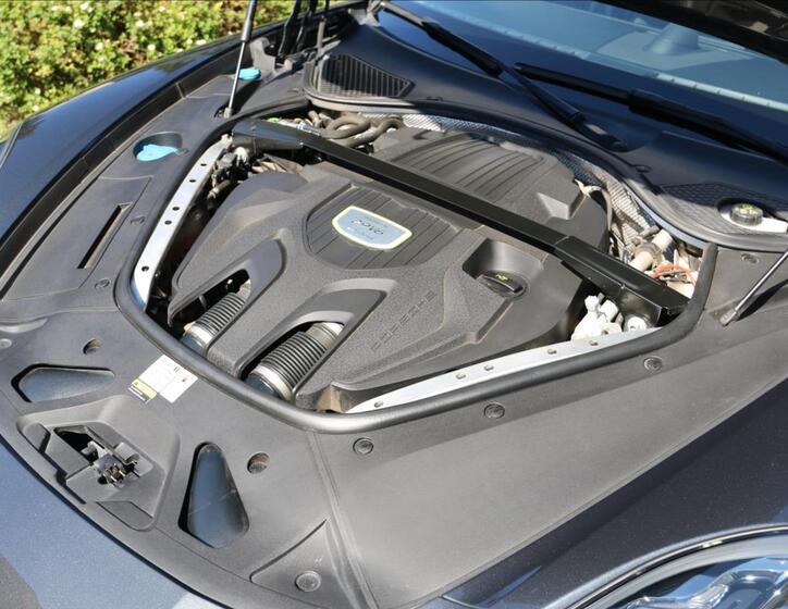 Porsche Panamera 57