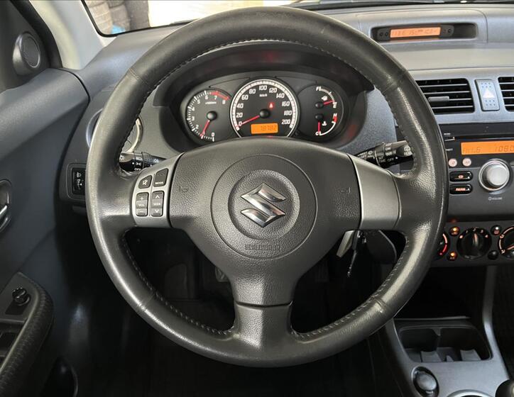 Suzuki Swift 13