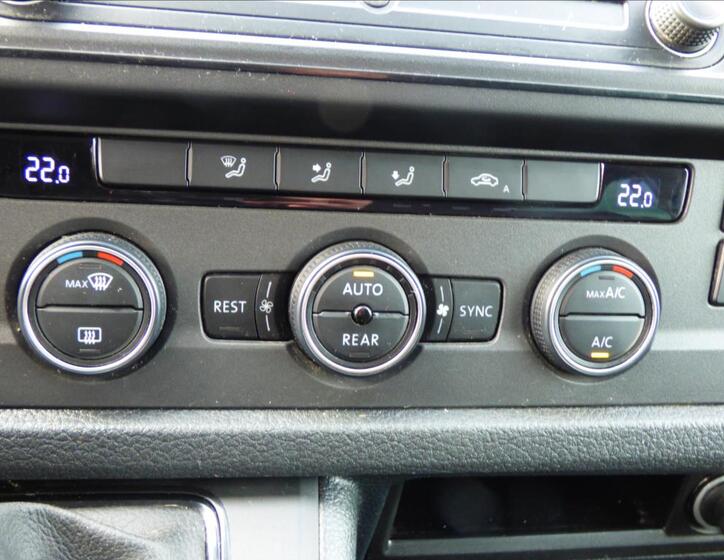Volkswagen Caravelle 32