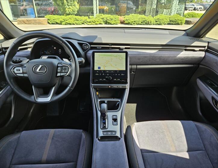 Lexus LBX 24