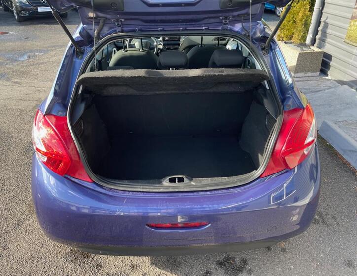 Peugeot 208 10