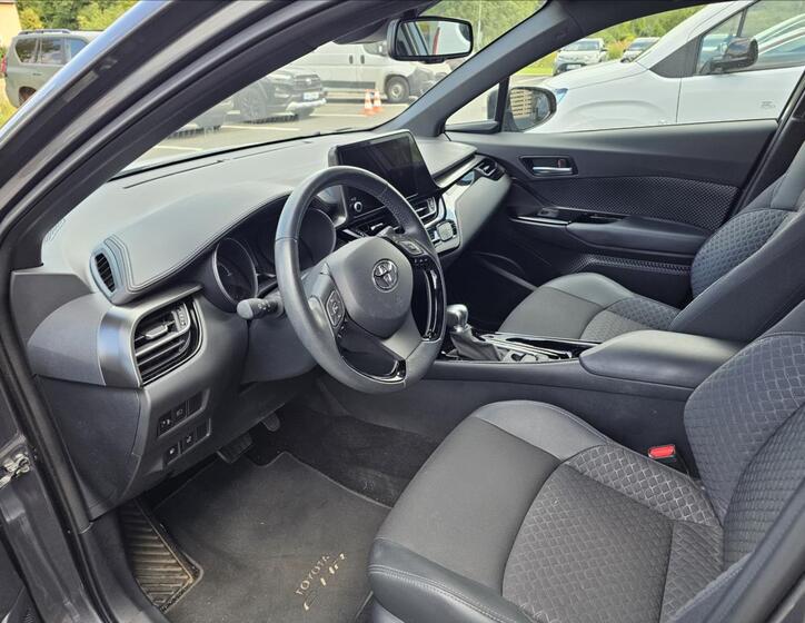 Toyota C-HR 10