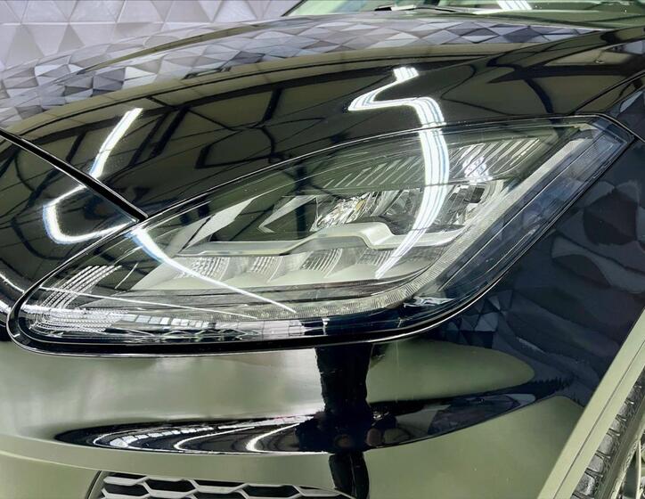 Jaguar E-Pace 8
