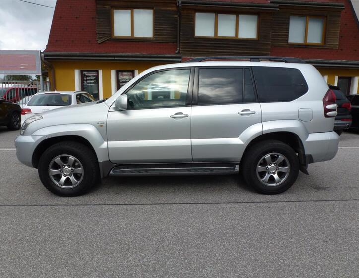 Toyota Land Cruiser 13