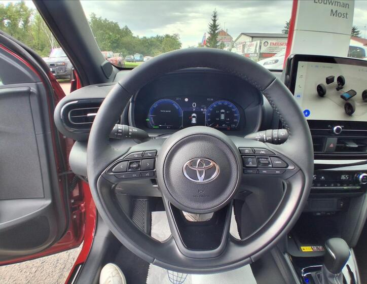 Toyota Yaris Cross 15