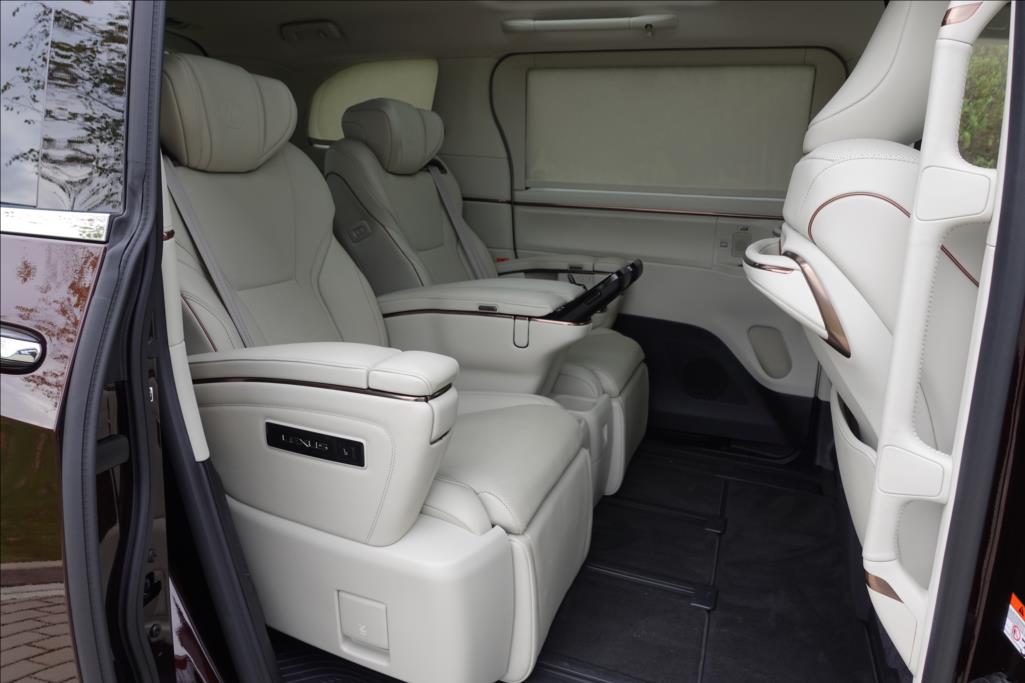 Lexus LM 350h
