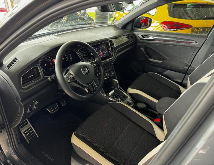 Volkswagen T-Roc 11