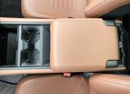 Land Rover Defender 37