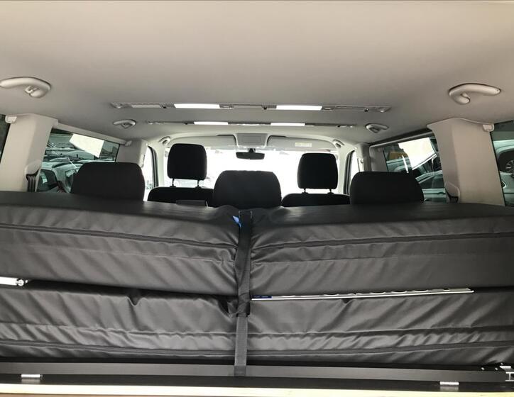 Volkswagen Caravelle 12