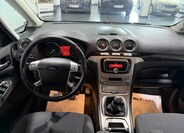 Ford Galaxy 18