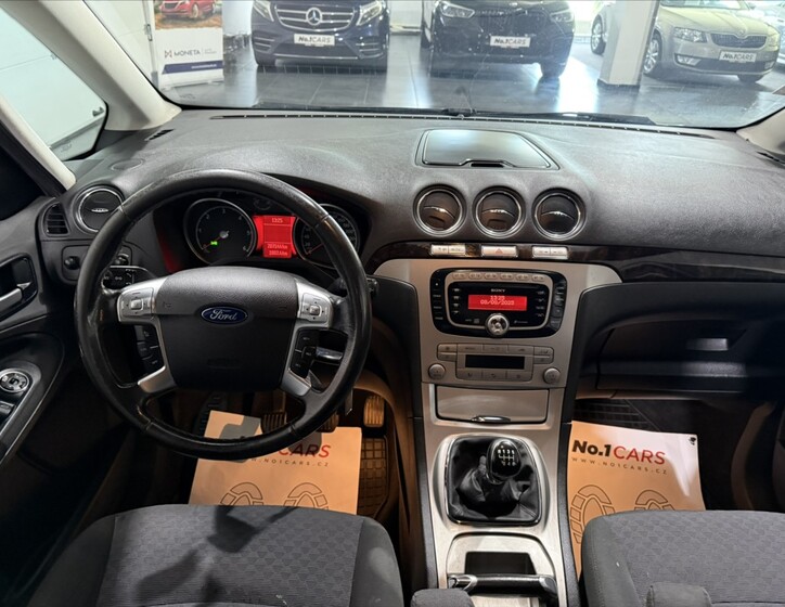 Ford Galaxy 18