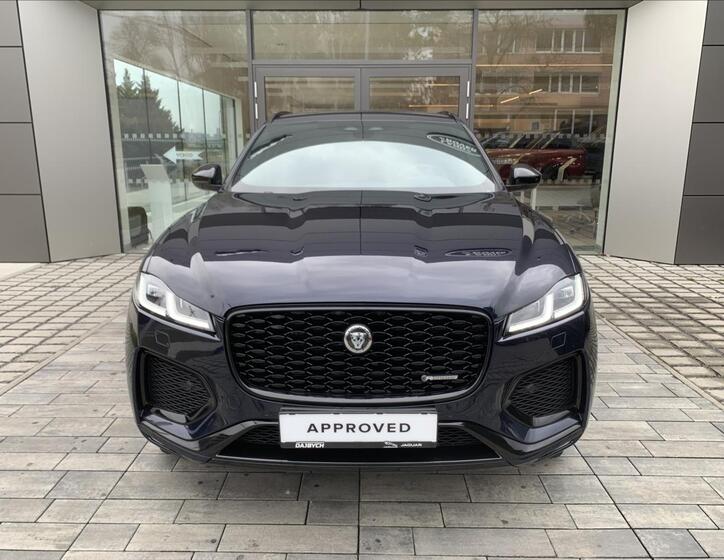 Jaguar F-Pace 33