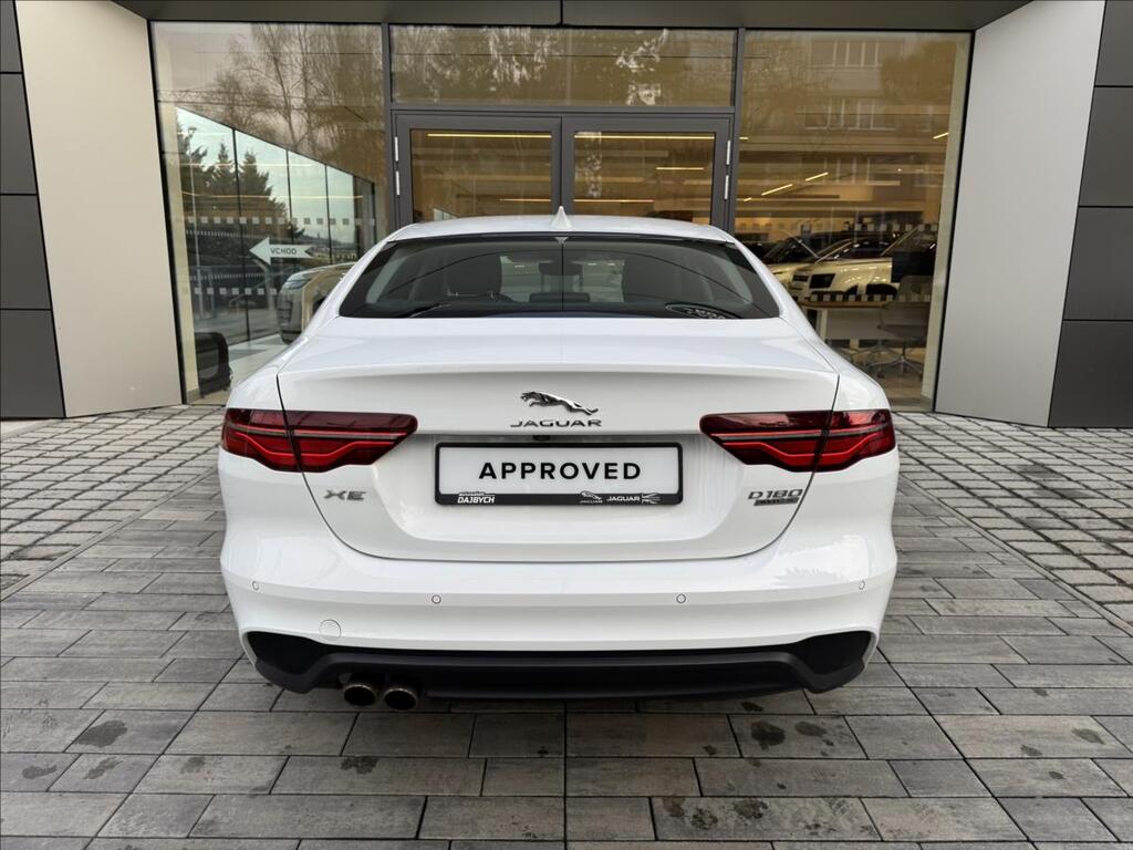 Jaguar XE 30