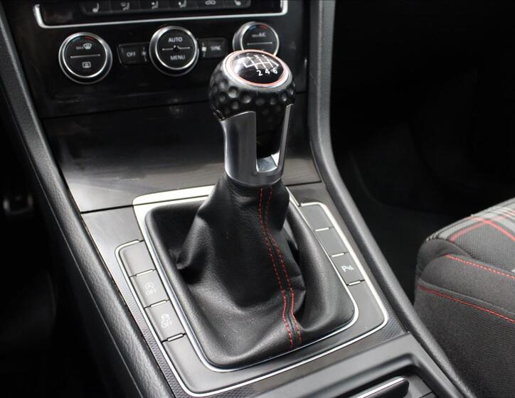 Volkswagen Golf 26