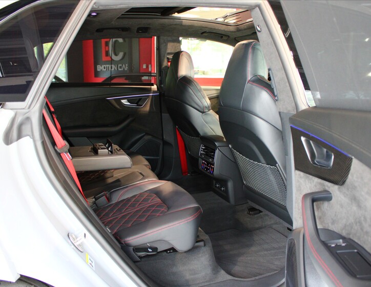 Audi SQ8 29