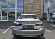 Lexus ES 300h 17