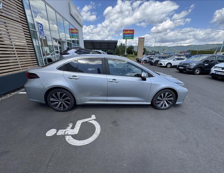 Toyota Corolla 16
