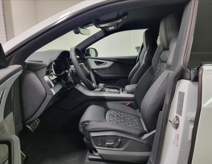 Audi SQ8 8