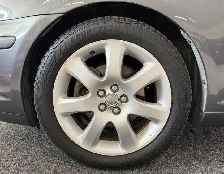 Toyota Avensis 24
