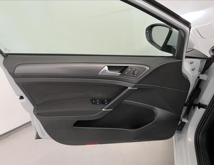 Volkswagen Golf 25