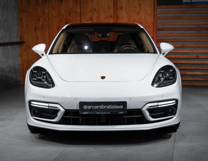Porsche Panamera 6