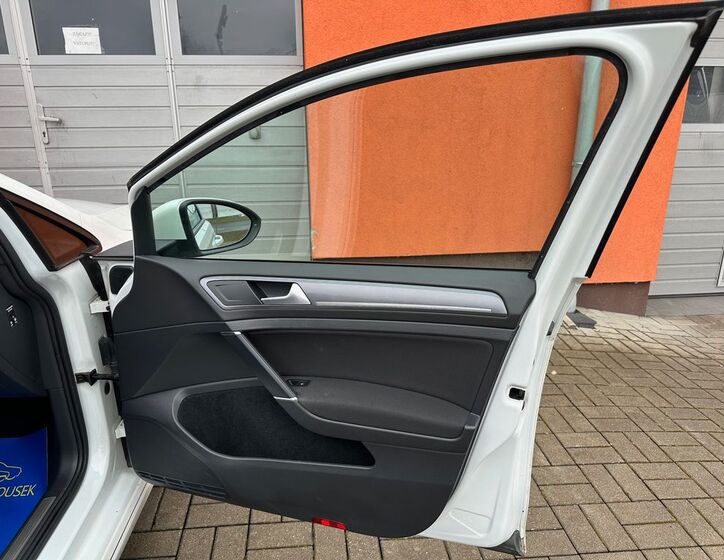 Volkswagen Golf 27