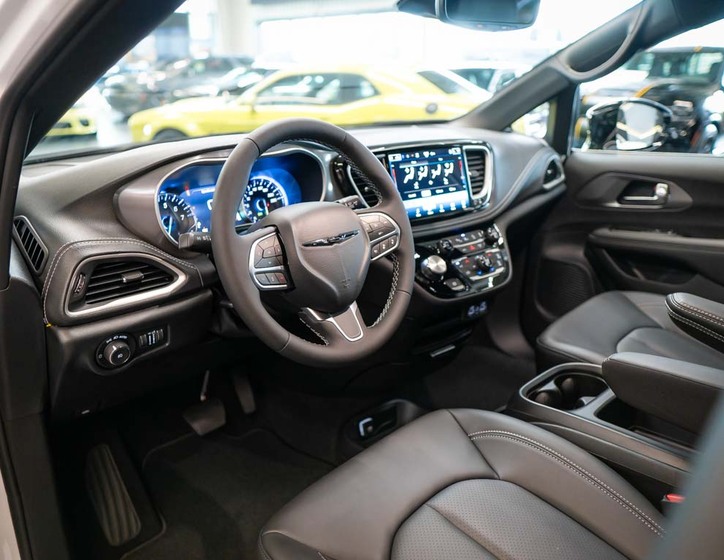 Chrysler Pacifica 13
