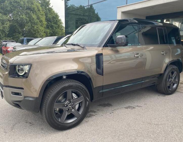 Land Rover Defender 4