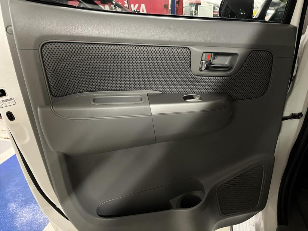 Toyota Hilux 11