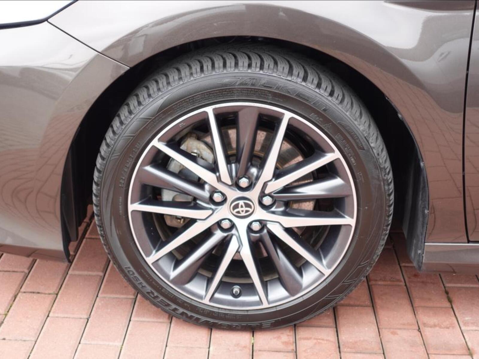 Toyota Camry 7