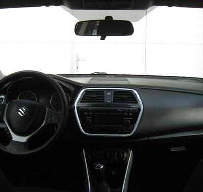 Suzuki S-Cross 29