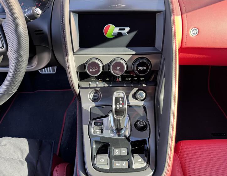 Jaguar F-Type 37