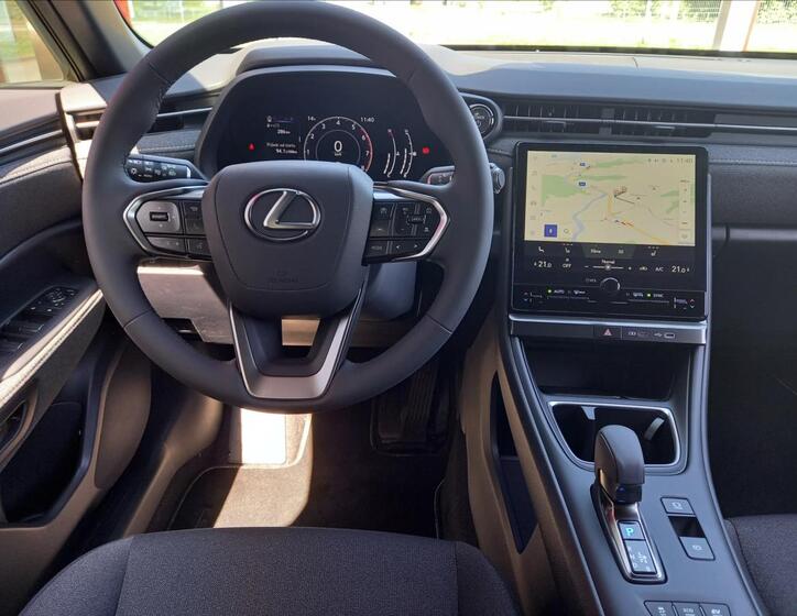 Lexus LBX 12