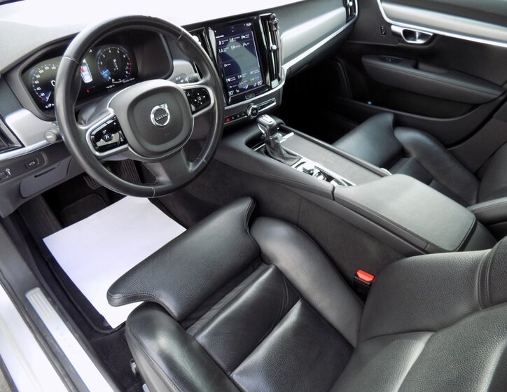 Volvo S90 11