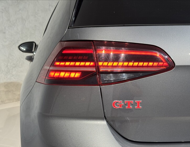 Volkswagen Golf 13