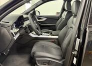 Audi Q7 8