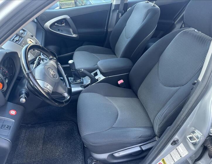 Toyota RAV4 12
