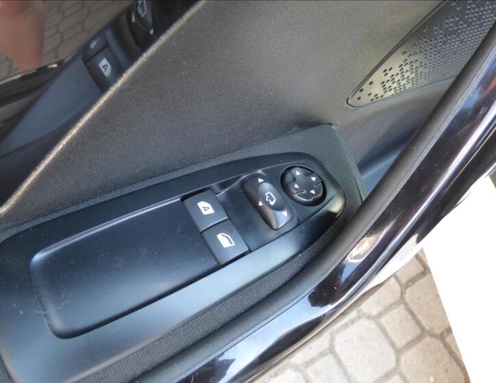 Peugeot 208 17