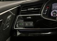 Audi Q8 20