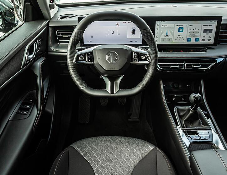 MG HS 18