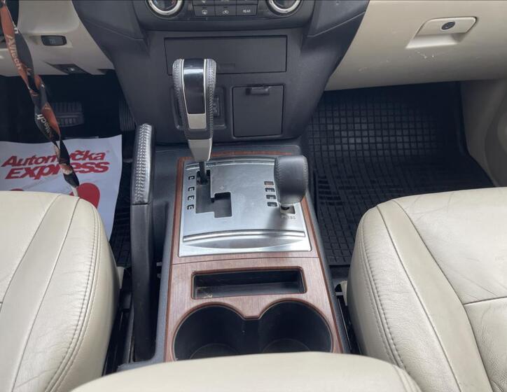 Mitsubishi Pajero 10