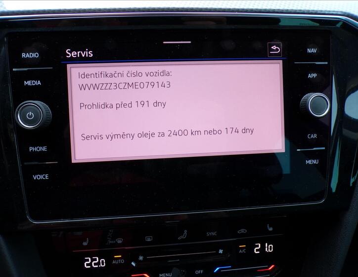 Volkswagen Passat 9