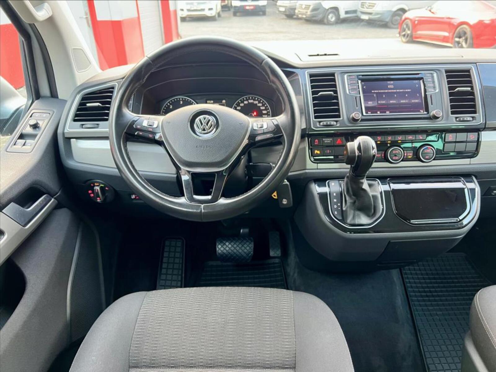 Volkswagen Multivan 21